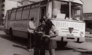 Bibliobuzul (© Facebook / Biblioteca Metropolitană București)