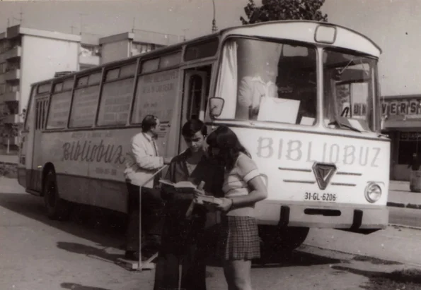 Bibliobuzul (© Facebook / Biblioteca Metropolitană București)