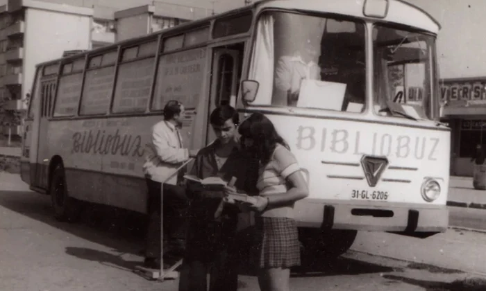 Bibliobuzul (© Facebook / Biblioteca Metropolitană București)