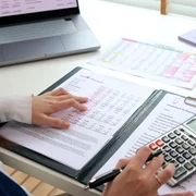 Calcule, impozite, taxe, avere FOTO shutterstock