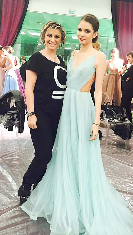 
    Anamaria şi-a  încurajat fiica  în culise  