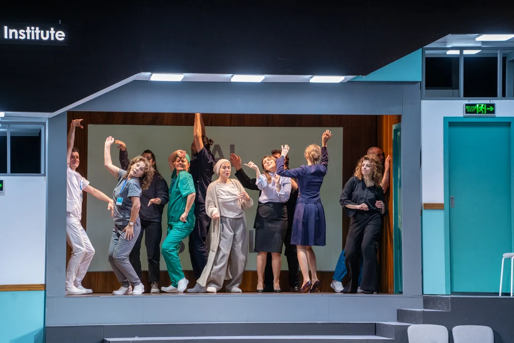 „Doctorul” care pune degetul pe rană