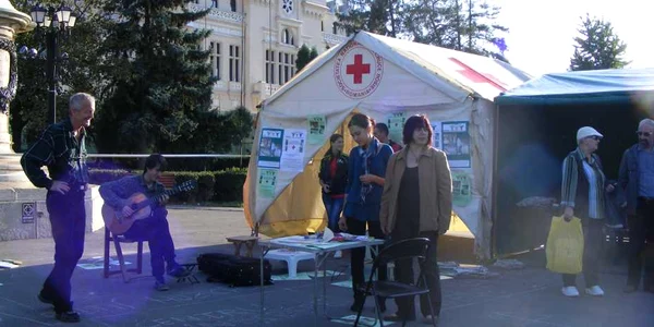 Bibliotecarii ieşeni strâng semnături pentru obţinerea unui sediu