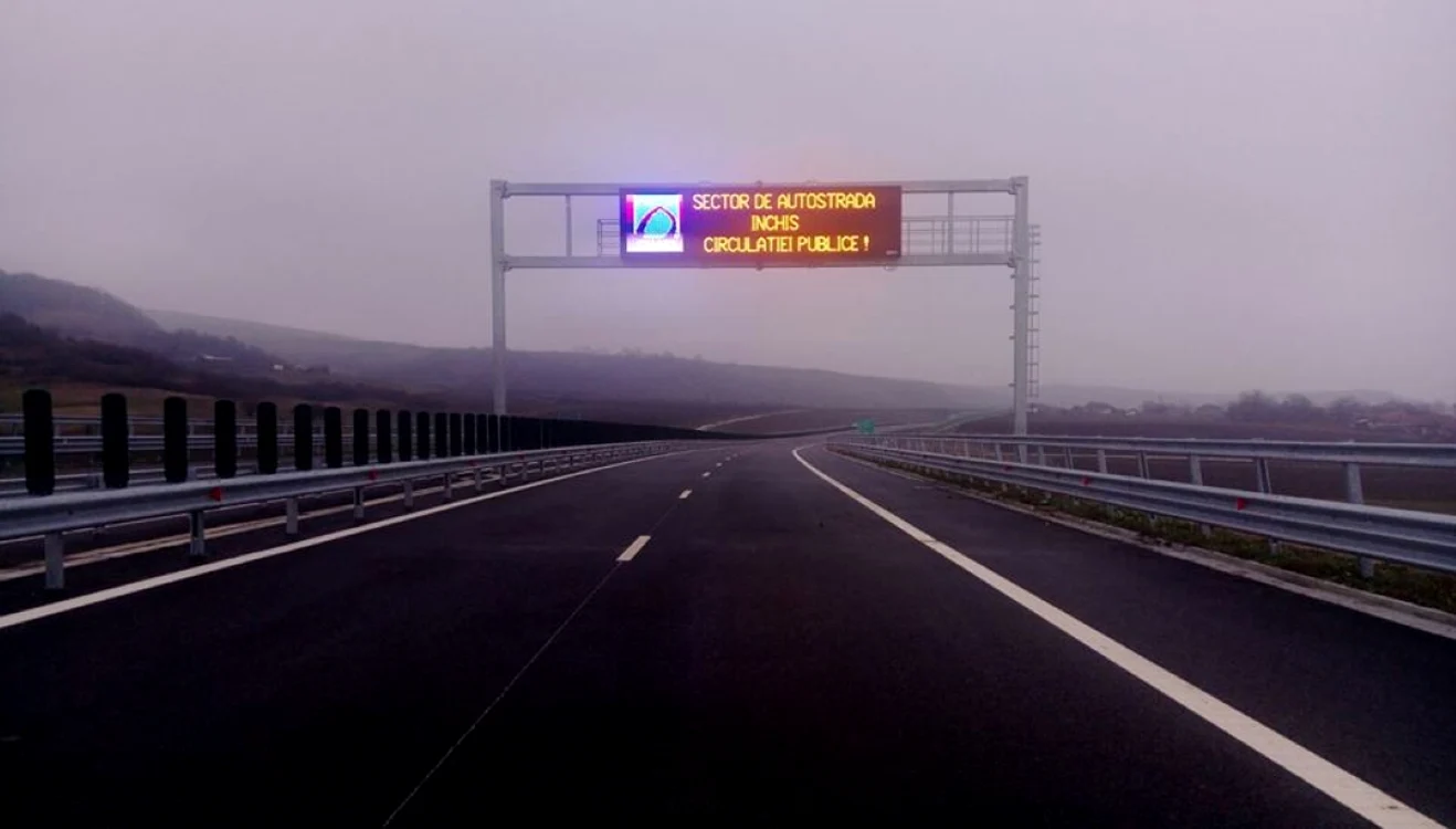 Un tronson din autostrada A10 a fost închis circulaţiei. FOTO: Facebook/CNAIR
