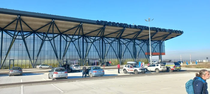 Se vând pachete de vacanță cu plecare de pe Aeroportul Brașov FOTO Ioan Buciumar