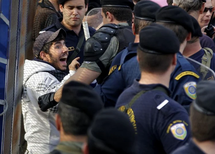 Proteste în faţa Parlamentului din Atena