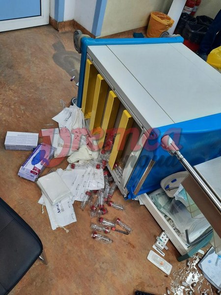  Unitatea de Primiri Urgenţe a Spitalului Judeţean din Vaslui, devastată de un pacient adus cu ambulanța după ce s-a automutilat 