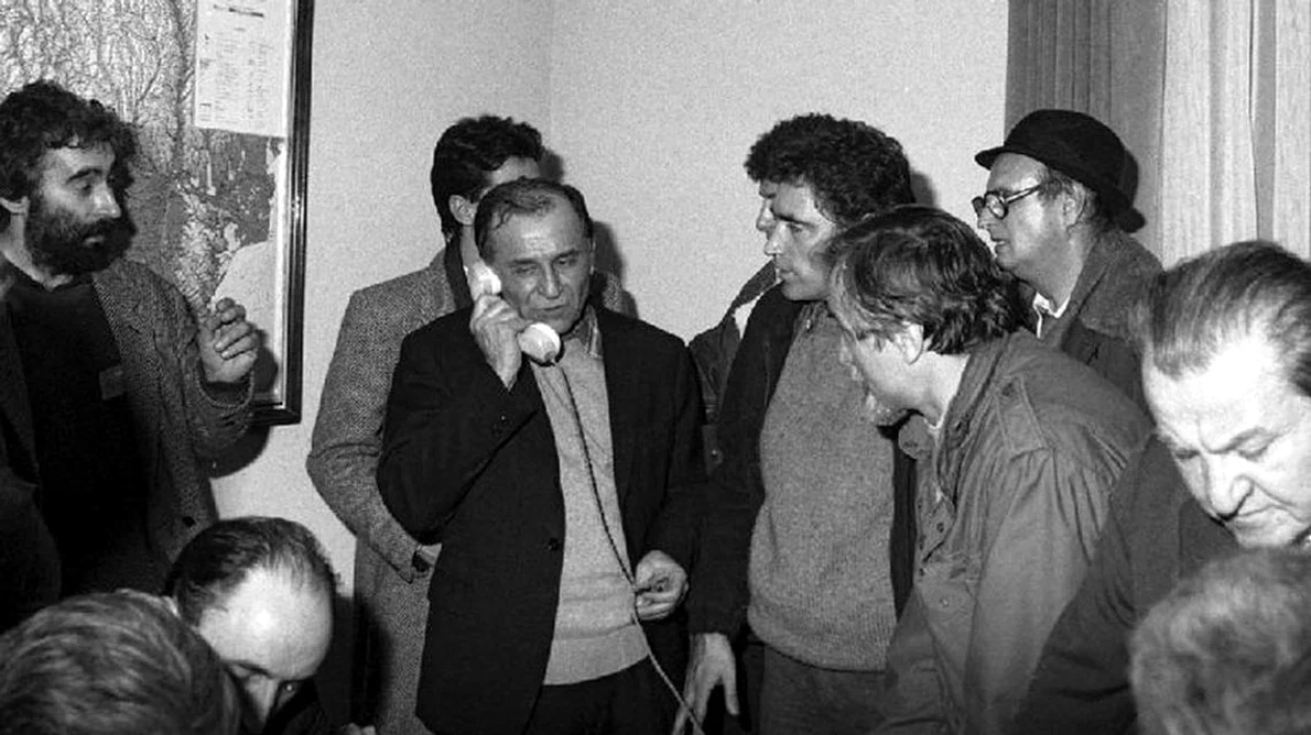 Primul termen în Dosarul Revoluţiei Ion Iliescu nu a venit, iar multe persoane au cerut intervenţia medicilor la ÎCCJ jpeg