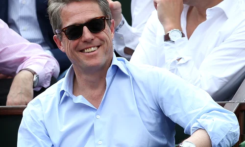 Hugh Grant et sa compagne Anna Elisabet Eberstein dans les tribunes de Roland Garros jpeg