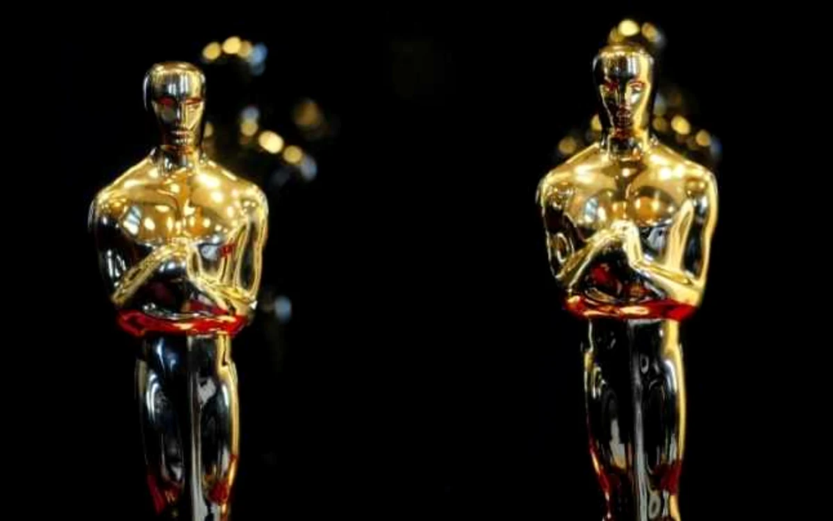 „Sărbătoarea par excellence este decernarea premiilor Oscar. Este o sărbătoare de un 
anumit fel, pentru că este ceremonia de acordare a unui premiu şi 
premiul este o statuie de aur”