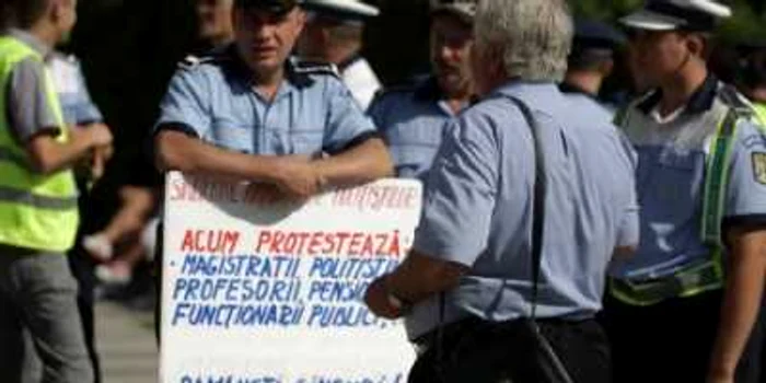 Cluj: Poliţiştii clujeni - „Rămâneţi singuri, dragi guvernanţi” (GALERIE FOTO)