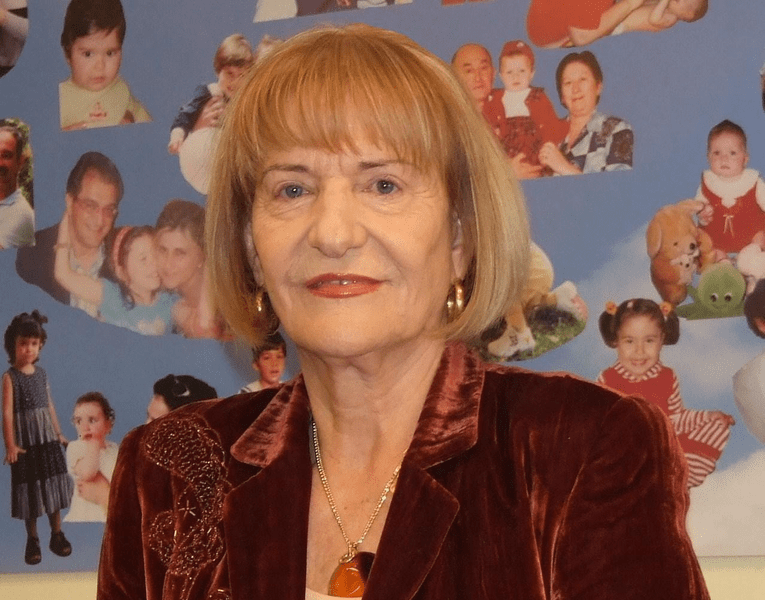 Azota Popescu muncește la 82 ani ca în prima zi. S-a pus în slujba orfanilor, în loc să stea cu familia și nepoții
