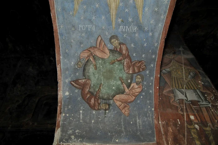 Uimitoarea frescă poată fi văzută la Biserica „Sfântul Nicolae“ din Şcheii Braşovului. FOTOnewsbv.ro