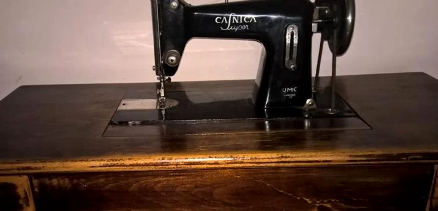Maşina de cusut Casnica fabricată la Cugir