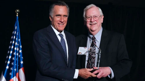 Senatorul Mitt Romney si James Rosapepe foto arhiva personala jpg