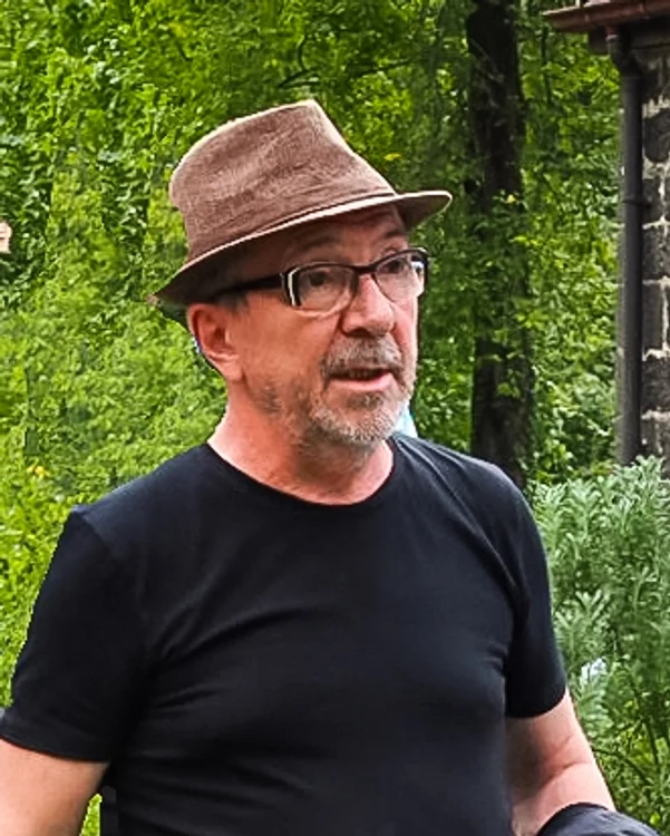 Osman Sinav are o experiență de peste 30 de ani în producție tv și cinematografică