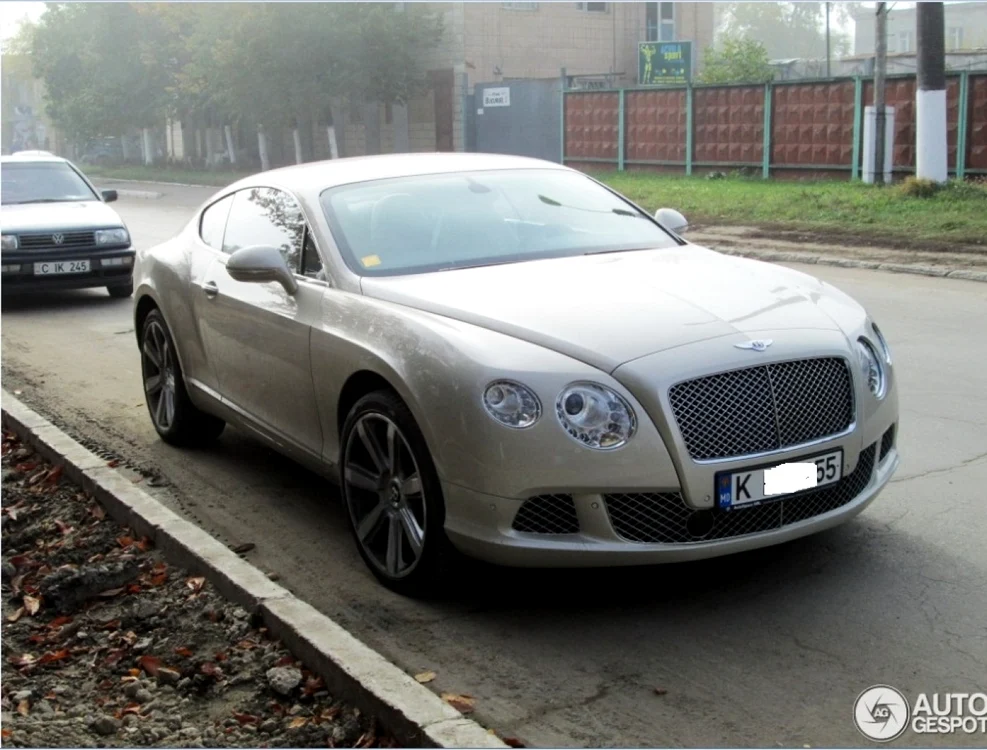 Un Bentley Continental GT costă circa 180.000 de dolari FOTO autogespot.com