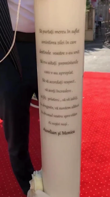 
    Aurelian Temișan și Monica Davidescu i-au surprins plăcut pe mirii Goerge Burcea și Andreea BălanFoto Facebook  