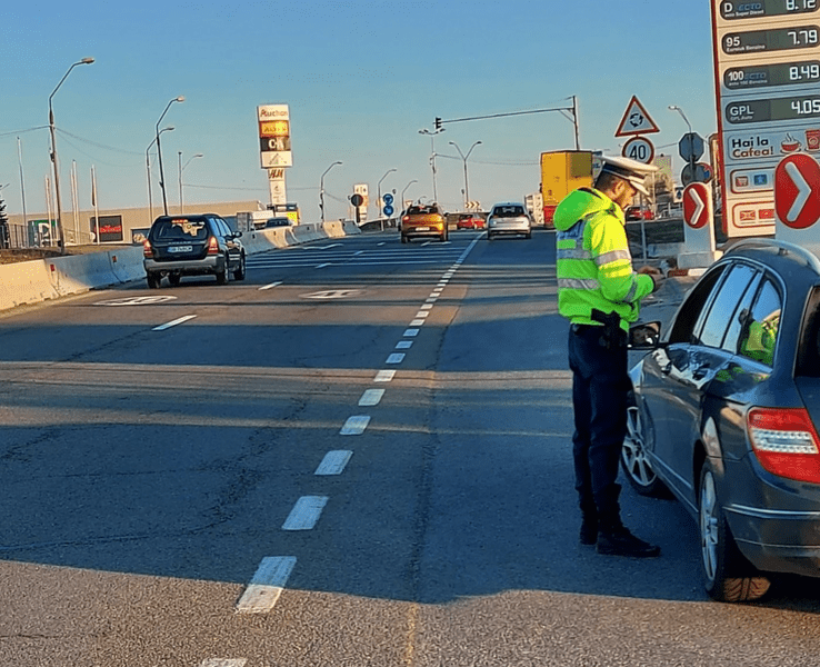 Cum s-a dat de gol un șofer că nu are permis. Situația incredibilă petrecută chiar în fața polițiștilor
