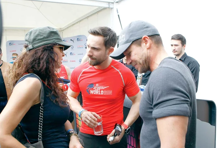 Mihaela este cea care le-a făcut  cunoştinţă