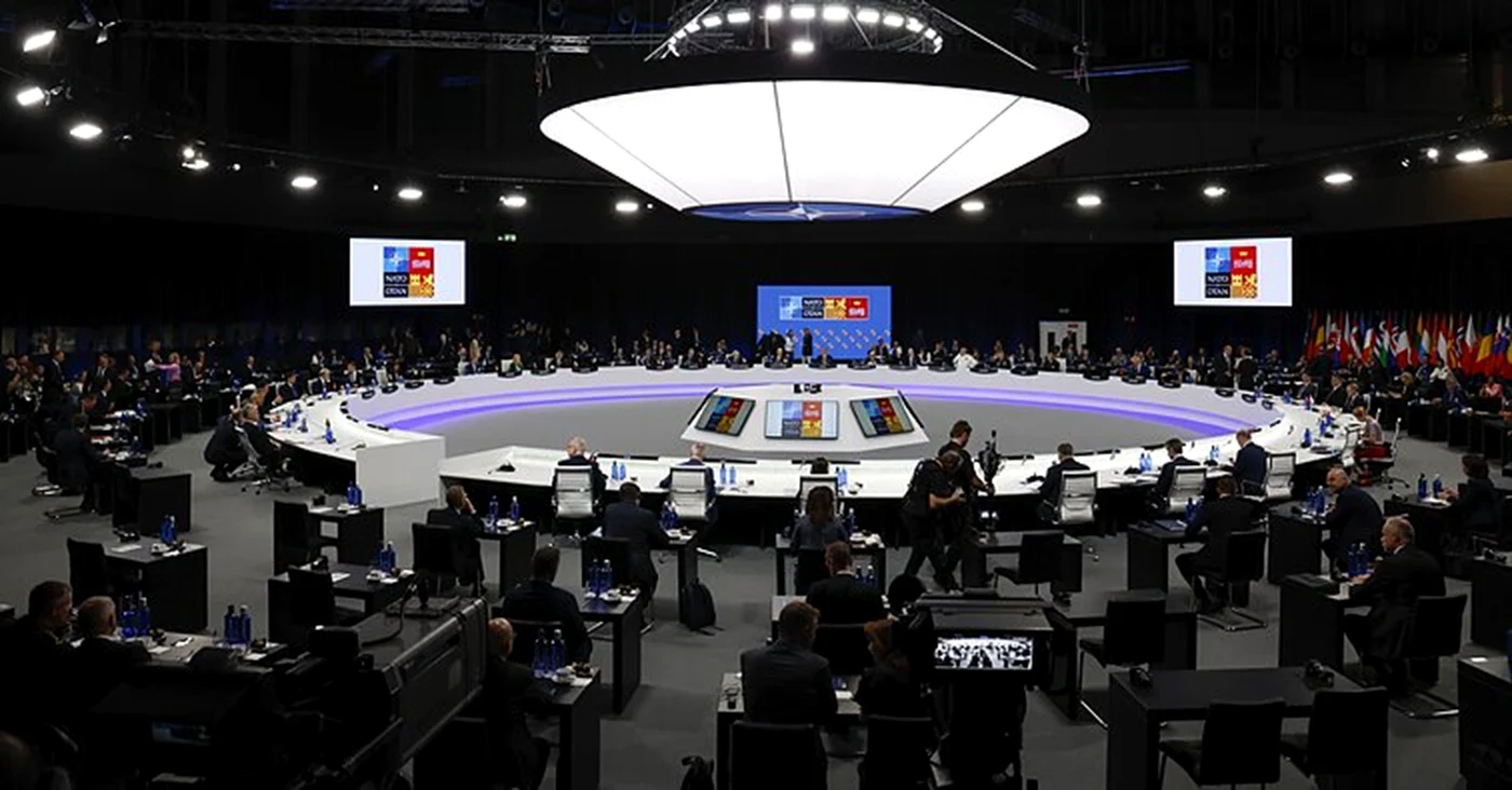 Ședința la NATO, Bruxelles, cu ocazia prezentării oficiale a logo-ului Summit-ului 