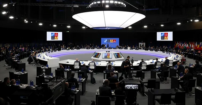 Ședința la NATO, Bruxelles, cu ocazia prezentării oficiale a logo-ului Summit-ului 