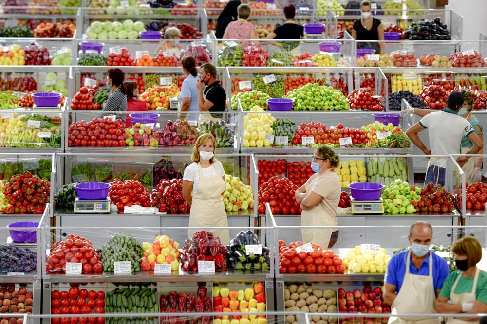 Nou val de scumpiri. Ce alimente s-ar putea scumpi de la 1 octombrie și cu cât