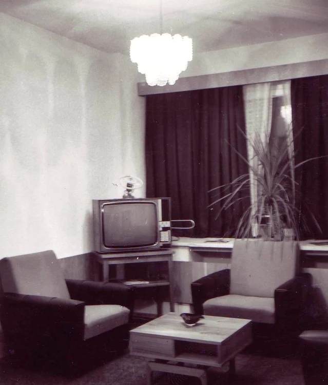 4 1980 Camera de hotel din Bucuresti JPG jpeg