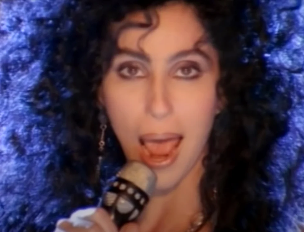 Așa arăta în 1989, în piesa ”If I Could Turn Back Time” - captură YouTube