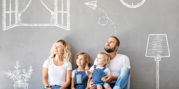 Familie cu doi copii FOTO Shutterstock 