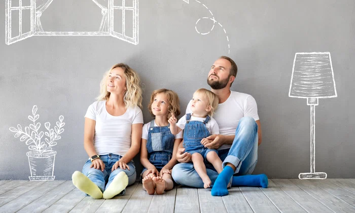 Familie cu doi copii FOTO Shutterstock 