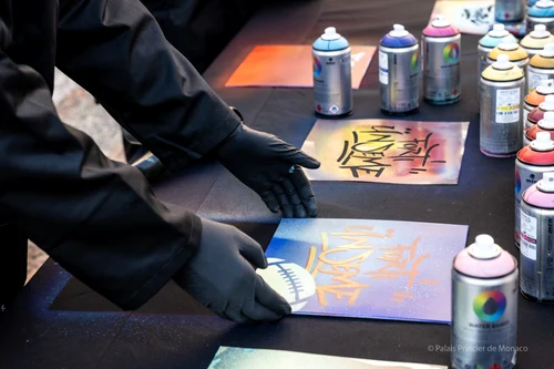 Albert și Charlene în curtea Palatului