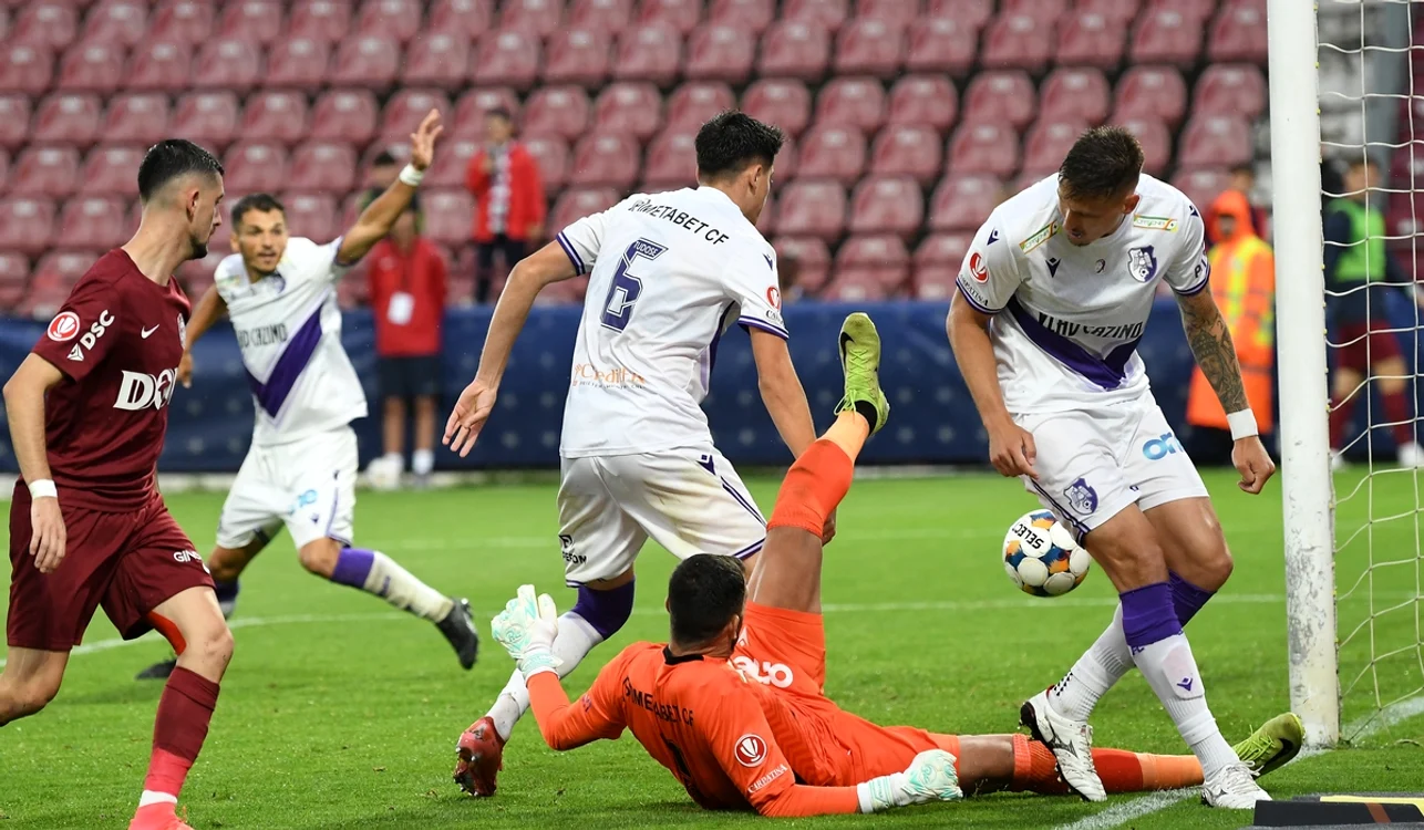CFR Cluj a asistat neputincioasă la înfrângerea cu FC Argeș (FOTO: Sportpictures)