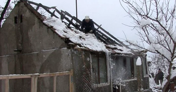 Casa a rămas fără acoperiş FOTO Corina Macavei