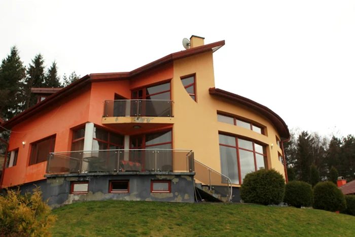 Nicoleta Luciu s-a mutat, în septembrie 2014, în Miercurea Ciuc. Aceasta este vila în care locuiește cu Zsolt și copiii