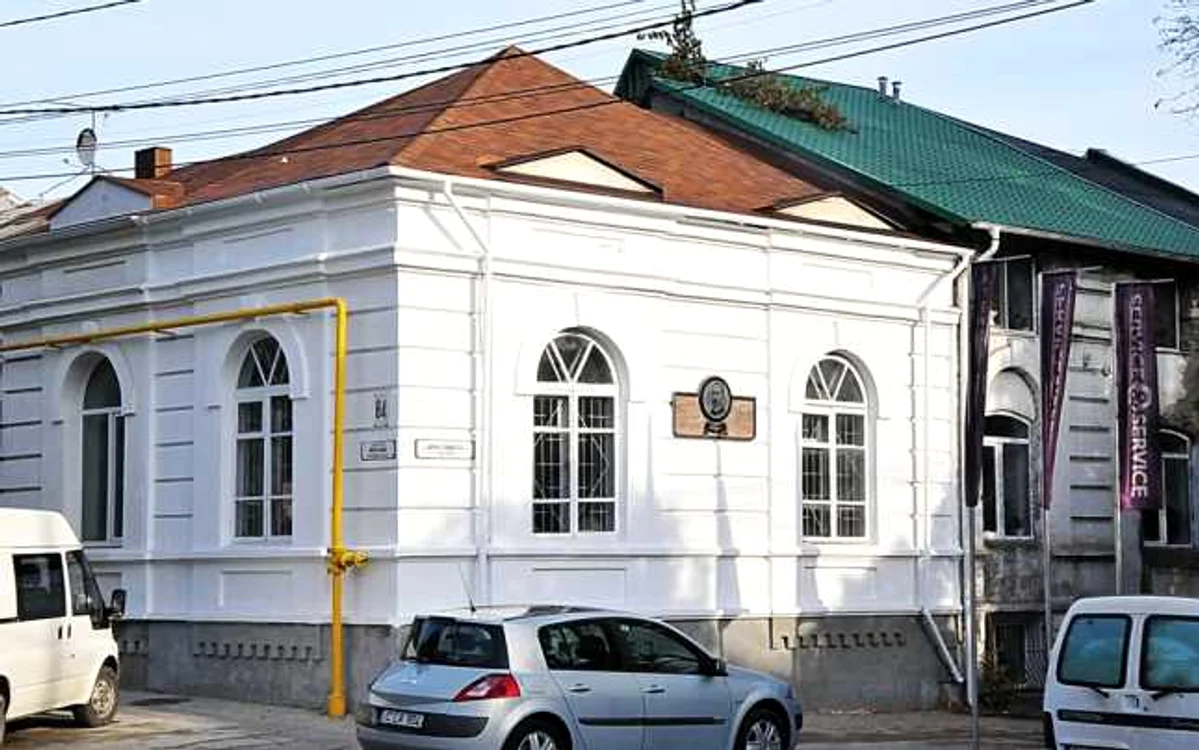 A fost renovată faţada şi acoperişul casei celui mai longeviv primar al Chişinăului FOTO chisinau.md