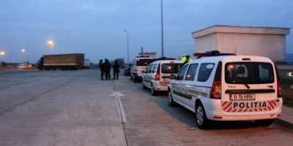 Poliţiştii vă sfătuiesc să respectați regulile de circulație (foto arhivă)