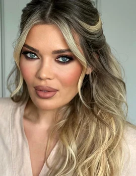 Iată cum a arătat Gina Pistol imediat după ce make-up artistul i-a finalizat machiajul / foto: arhiva personală