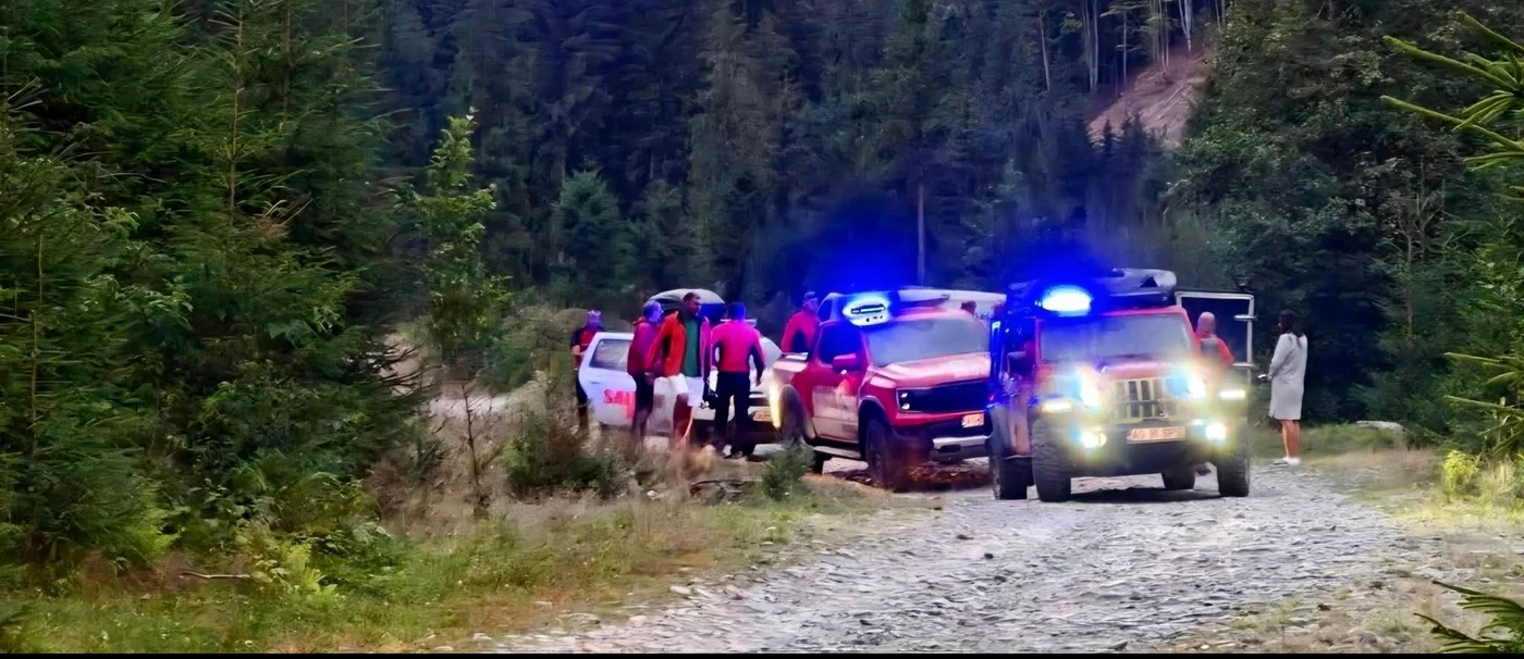 Salvamontiştii , în drum către ciobanul atac de urs. FOTO: Salvamont Argeş