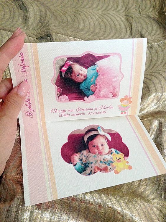 Sânziana a pus chipul fiicei pe invitațiile la botez