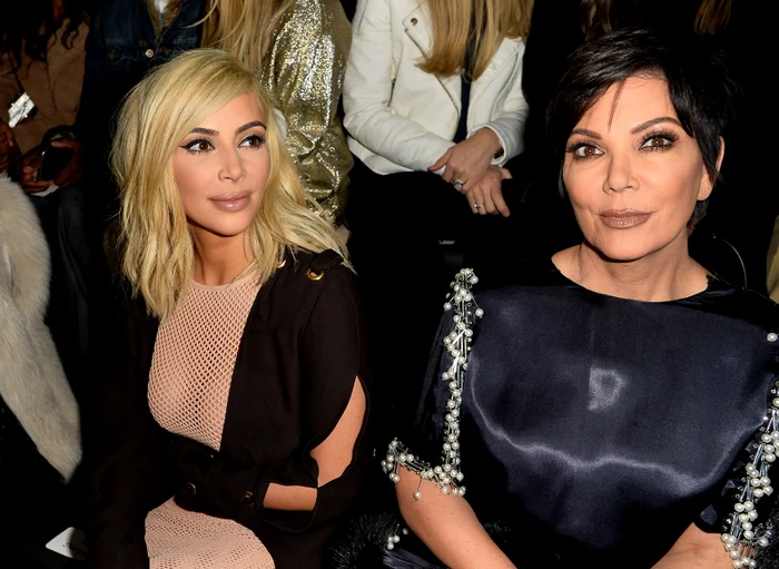 Aici, în martie 2015, pe când Kris Jenner se afla alături de fiica sa, Kim Kardashian, la un eveniment fashionfoto: Getty Images