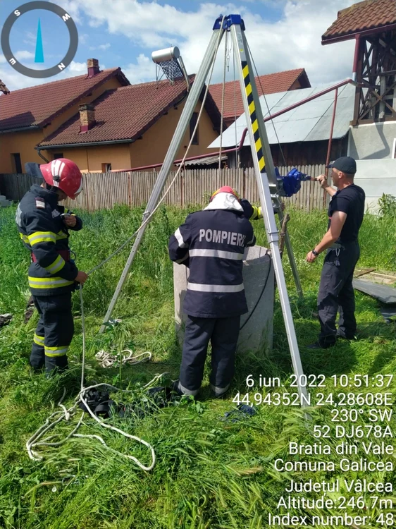 Fântâna de 11 metri adâncime în care s-a aruncat o femeie de 47 de ani din Galicea - Vâlcea Foto ISU Vâlcea 1