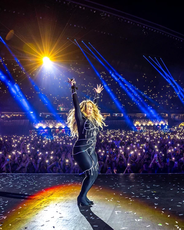 Bebe Rexha a fost aplaudată de zeci de mii de fani. FOTO Untold
