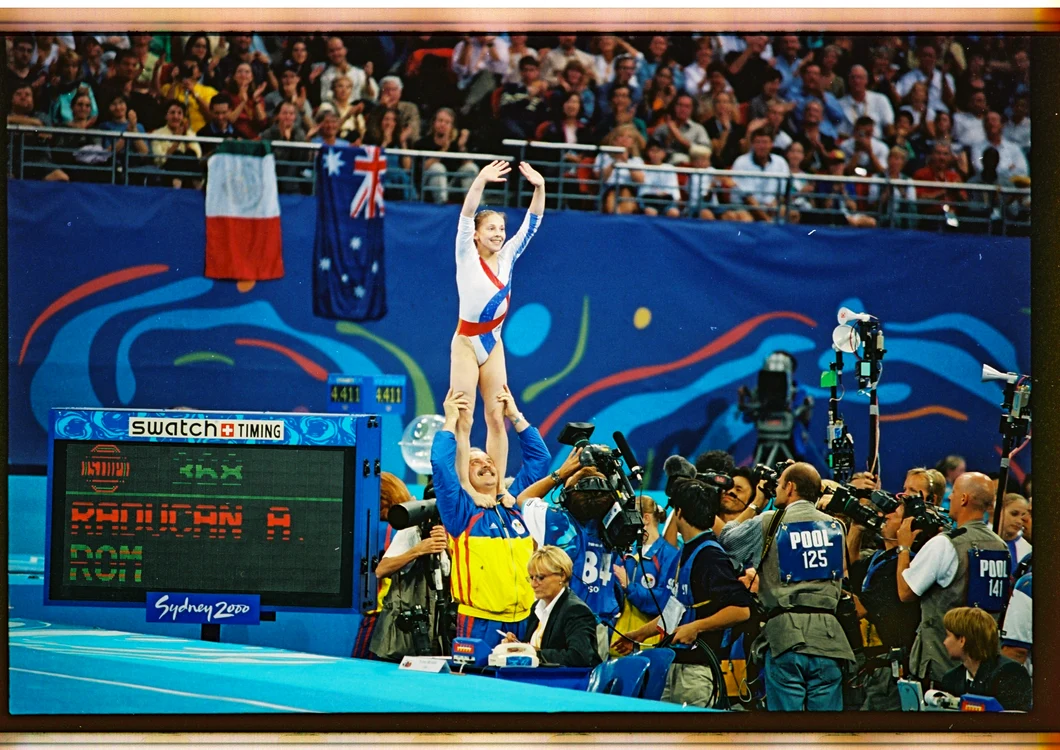 Andreea Răducan și antrenorul Octavian Belu la Jocurile Olimpice de la Sydney 