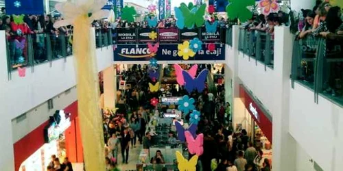 Galleria Mall asediată de specatori la concert