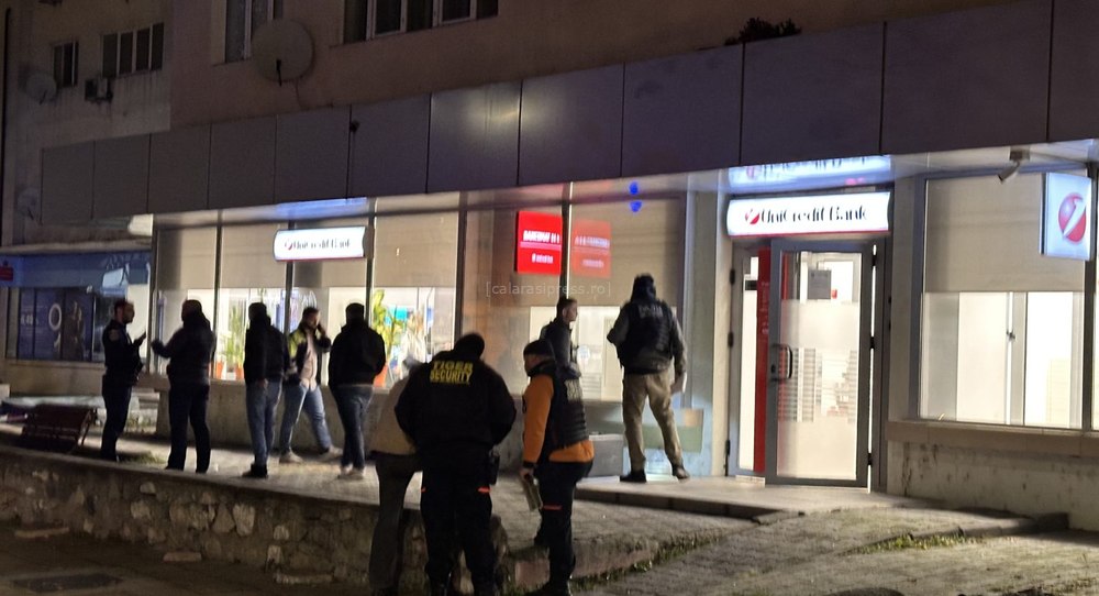 Jaf armat la o bancă din Călărași. Un individ cu cagulă a amenințat angajații și a fugit cu o sumă importantă de bani