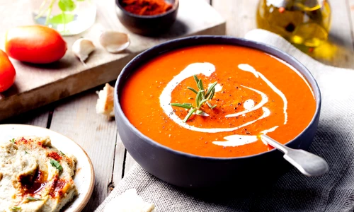 Supa crema de rosii si ardei copti  Sursa foto shutterstock 216995443 jpg