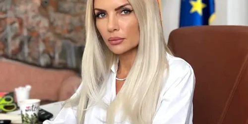 laura vicol instagram png