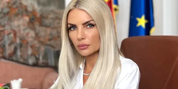 laura vicol instagram png