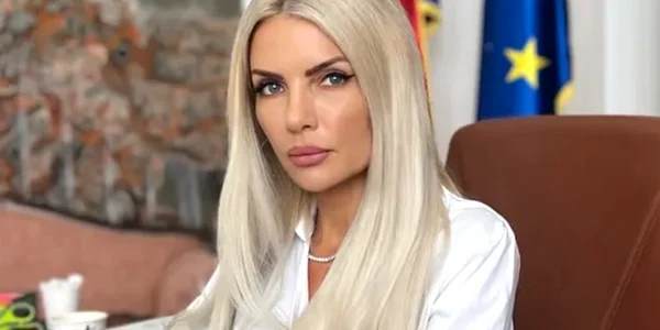laura vicol instagram png